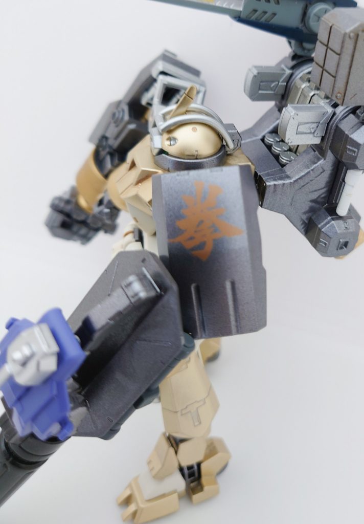 ちなみに、左肩のシールドには「拳」の一文字を入れてみました。チュチュ先輩には拳が似合う!