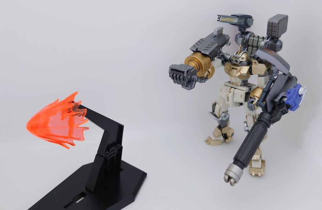 拳の拳圧が相手を襲う!