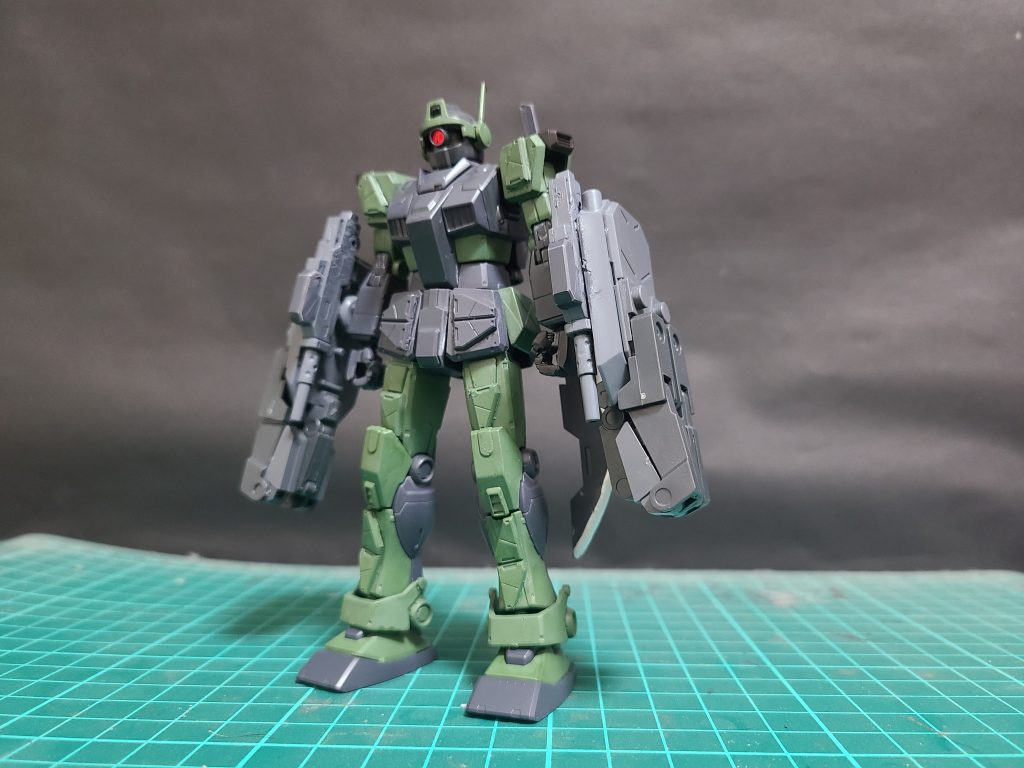 RGM-79の中でも「前期生産型」と呼ばれる機体。連邦軍の戦力建て直しのために極短期間での大量生産を実現する都合上、コストを度外視したガンダムと比べて徹底的なコストダウンがなされている。設計が簡素であることから様々なバリエーションが生み出され本機はそのビリジアンハウンド隊にカスタマイズされた機体である。本機は別動隊の穏やかな表情で温和そうな雰囲気を持つ男「ハウンドΦ」の搭乗機である。部隊で使用されてるジムに装甲の各所に増加装甲で強化し近接戦闘用に機動力にも改良を加えられている。廃棄されていたジムの頭部を修理しメインカメラにあたる部分には鹵獲したドムのモノアイを無理やり取り付けた。武装は専用大型クローシールド、大型ソード。大型クローシールドは使い手が見つからず「レギオス」が引き取り保管のみで使われないはずであったが搭乗者のハウンドΦが「自分にピッタリ」ということで気に入ってしまいそのまま使用している。シールドには100mmマシンガンを改造し固定することにより中距離での戦闘も可能としている。ジオン兵の少女をジムのマニピュレーターで握りつぶした彼には確かにお似合いかもしれない。大型ソードは実体剣であり素材はルナチタニウム合金を使用し装甲を切り裂くことが可能。この改装にあたってTYPE4のナンバーが与えられた