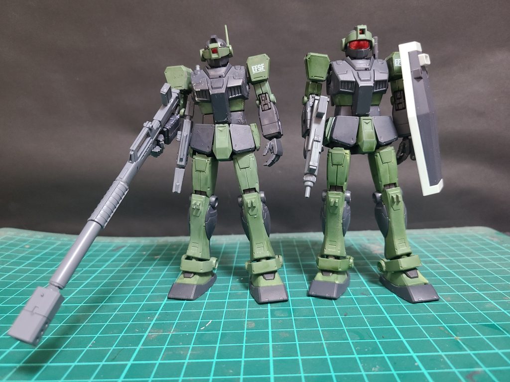 元となったジムと比較頭部、腰部が異なっている