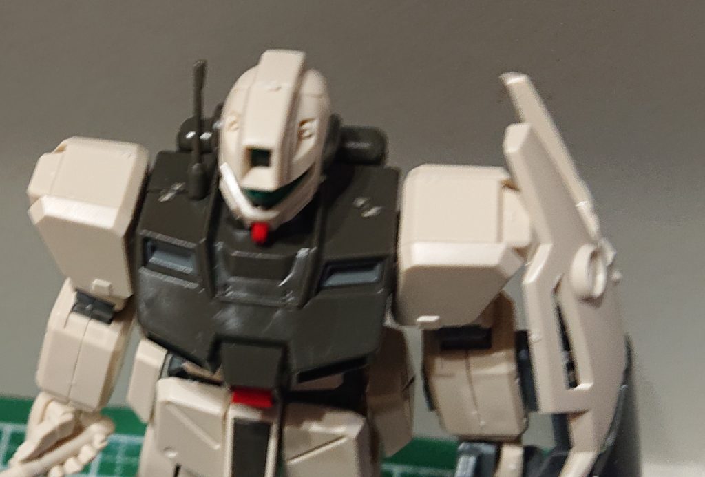 合わせ目が目立ちますから、しっかり合わせ目消し。また、一部後ハメ加工されてるので、ありがたいですな。