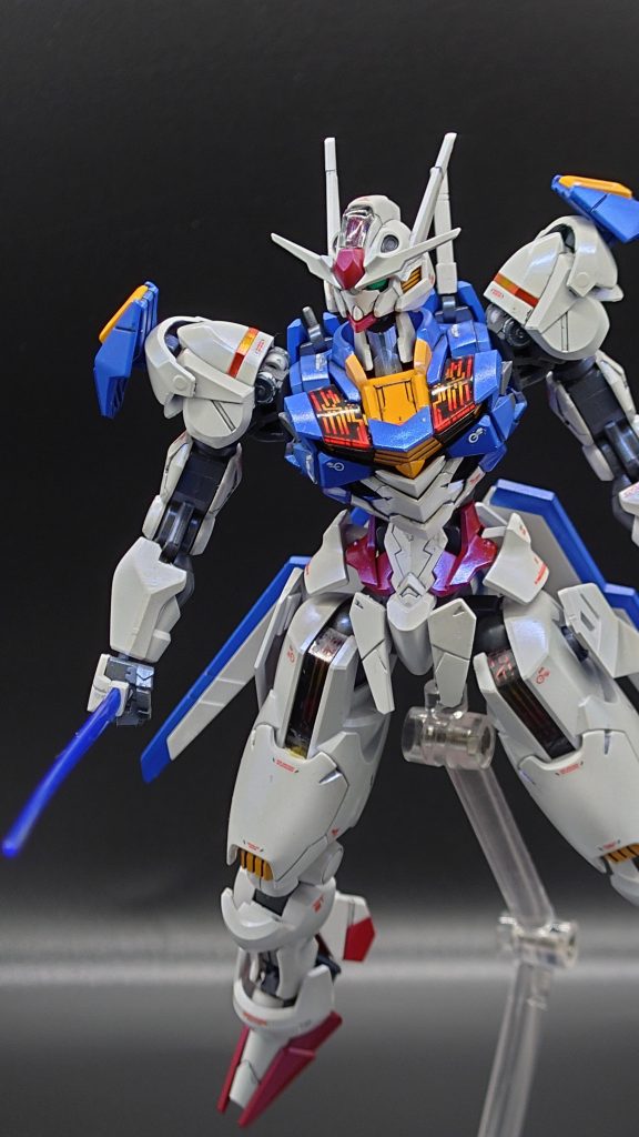 パール塗装はMrカラーのサファイアブルーでコーティング。ガシガシ動かすのは怖い。