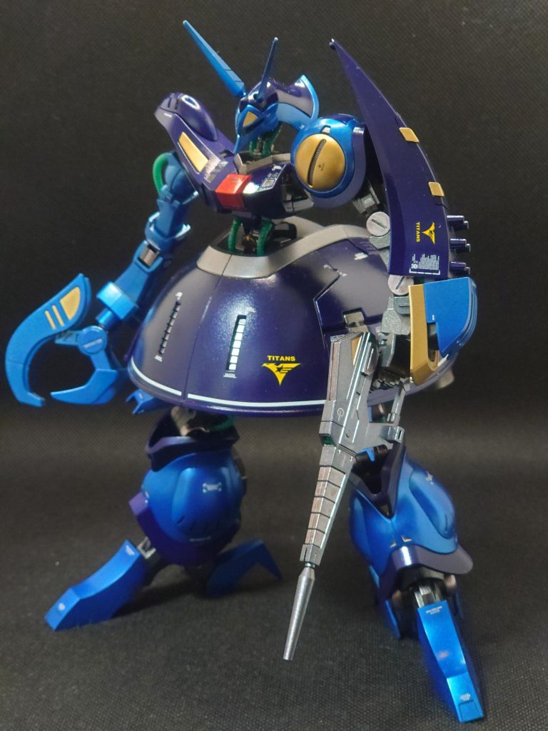 クリアーの光沢を仕上げで吹いているので照明反射してますねぇ💦