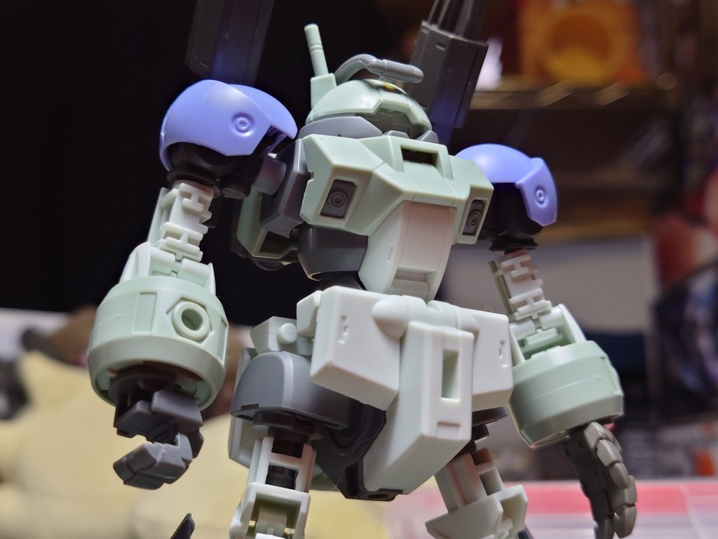 肩はジークルーネ背中のキャノンはフラウロスのものです