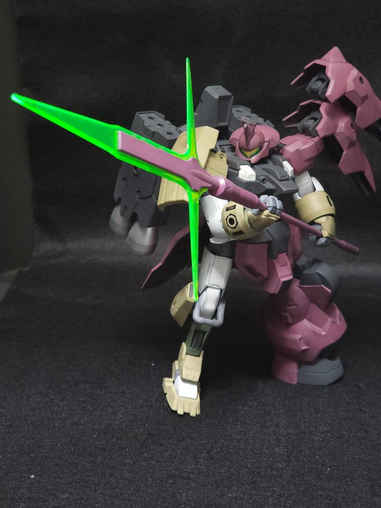 実は、足の長さが若干違うのでポーズとるのがちょっとだけ難しいんです。