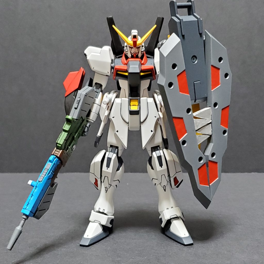 HGCEデスティニーガンダムをベースにHGUCガンダムMk-Ⅱの肩とバックパックを使用しています。腰のサイドはHGCEインフィニットジャスティスのもので、脚部ブースターはHGCEウィンダムから流用しています。