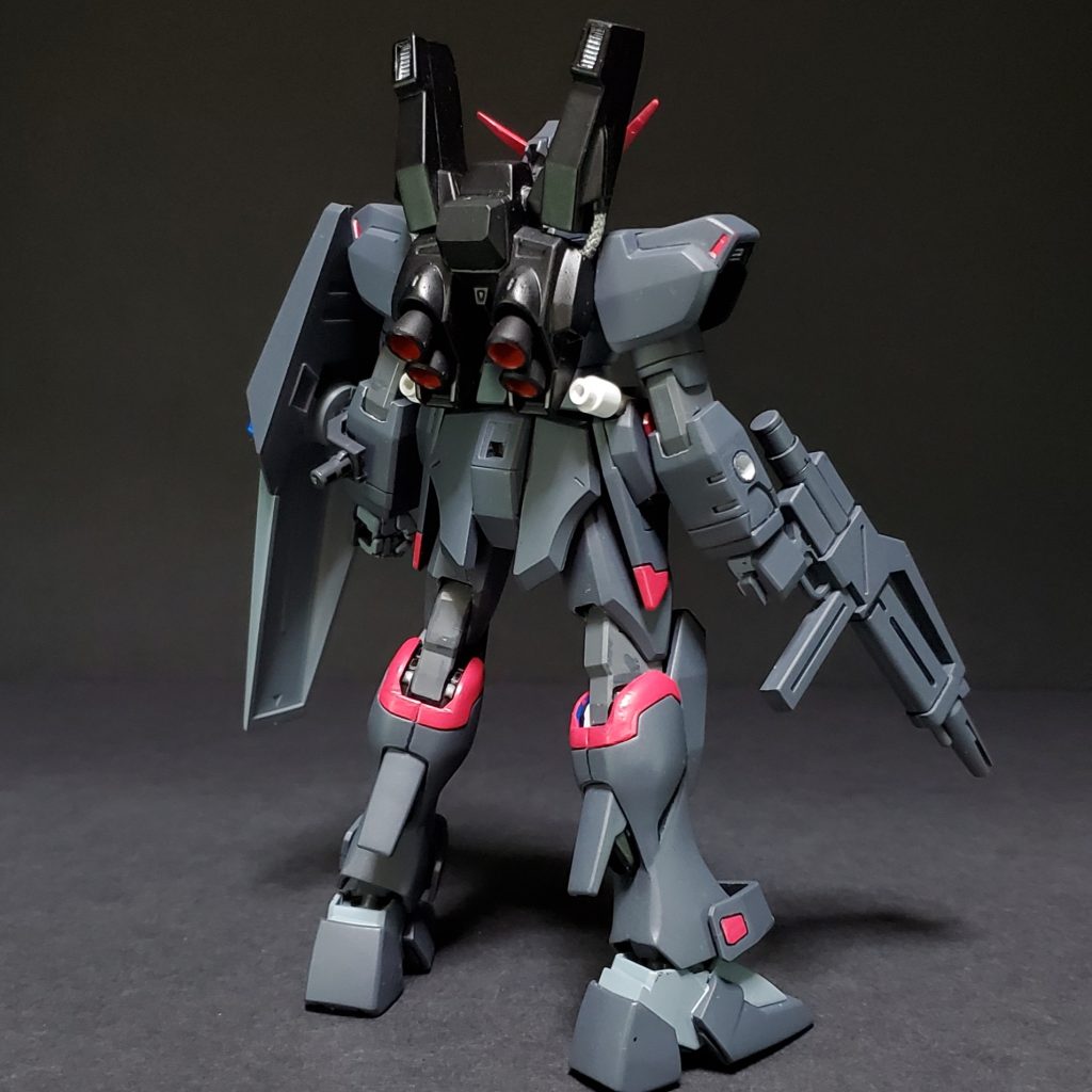 旧HGのデスティニーガンダムをベースに、バックパックと肩は旧HGのガンダムMk-Ⅱを使用しています。腰のサイドは旧HGのインフィニットジャスティスのもので、武装はジェガンから流用しています。