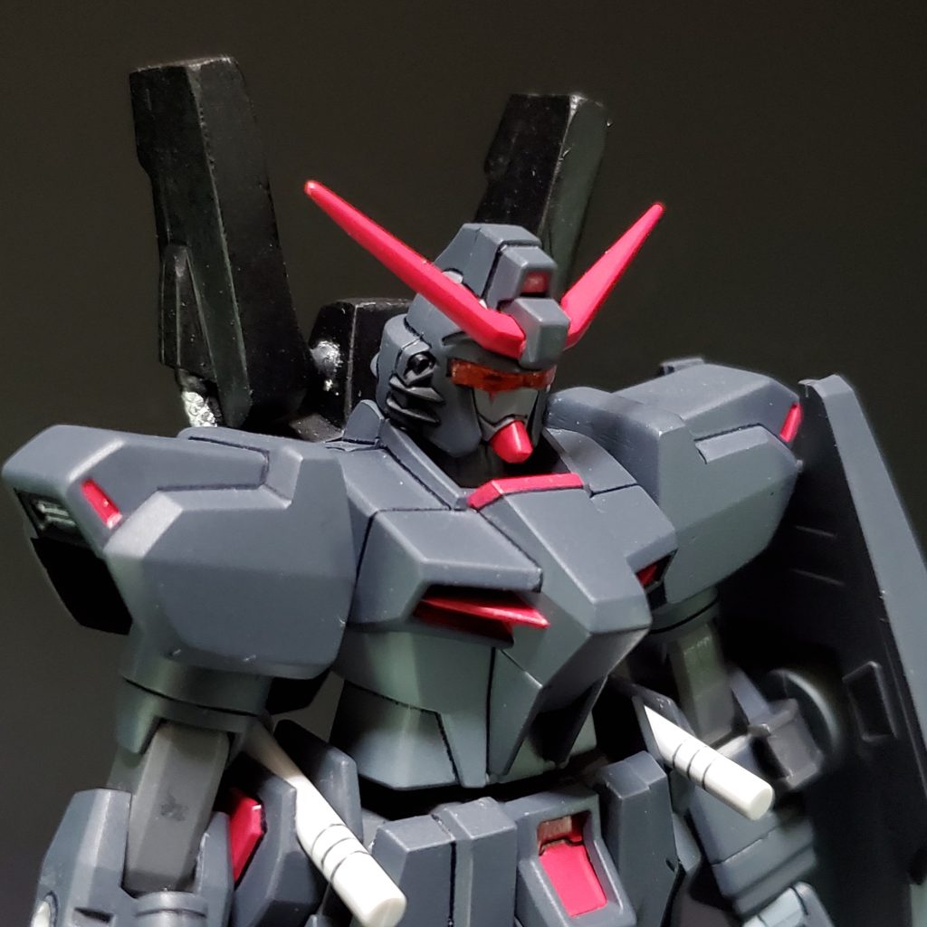 バイザー風のパーツをつけています。特に意味はありません。