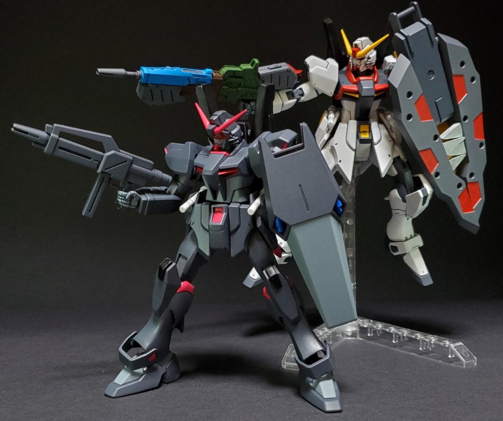 旧HGを使用した1号機(手前)と比べるとかなりスタイリッシュになっています。1号機は前の記事にあるので併せてお読み頂ければ幸いです。最後までご覧いただきありがとうございました！