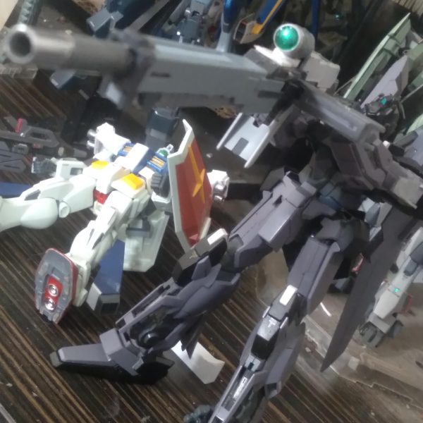 I had completely forgot I had this, 🤣. The hguc delta plus. I started painting it a while back and just never finished it for some reason. I want to figure out a way to attach the hyper mega launcher onto it somehow （2枚目）