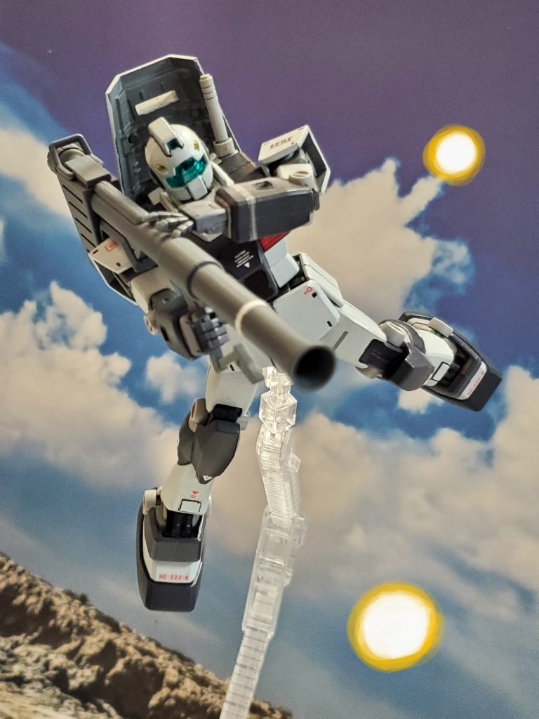 0079年9月末、サイド7からジャブロー本部に向かっていた『ホワイトベース』が北米戦線のど真ん中に降下😱💦『ホワイトベース』に急行するマチルダ中尉の補給部隊の進行ルートを確保すべく、連邦軍は北米大陸にて陽動作戦を展開❗ジム2号機も作戦に参加し戦果を挙げるのであった👍✨