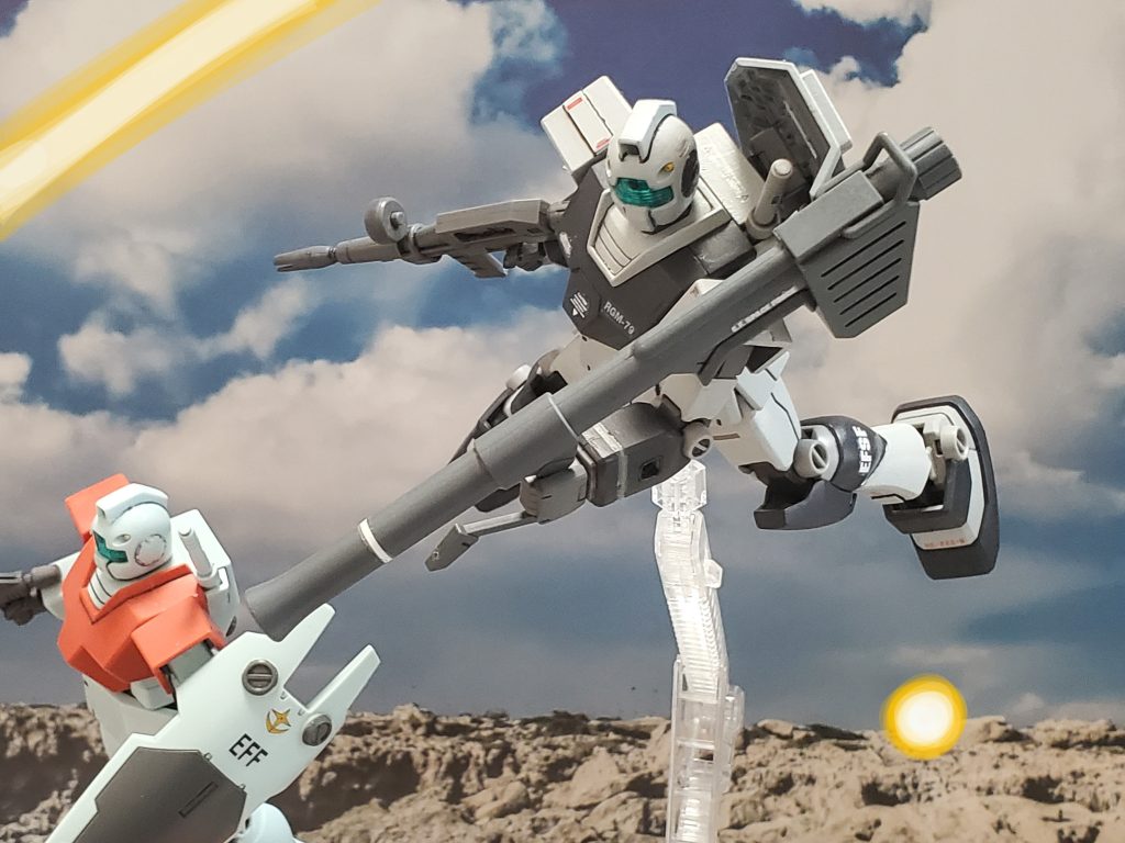 作戦開始後、レビル本陣の左翼をジオン軍伏兵の手練れ部隊が急襲💦ピンポイントに『モルトゲ』を狙う作戦のようである❗報告を受けた第1特務部隊は陣形の脇腹を突かれ混乱している左翼方面に急行~💨