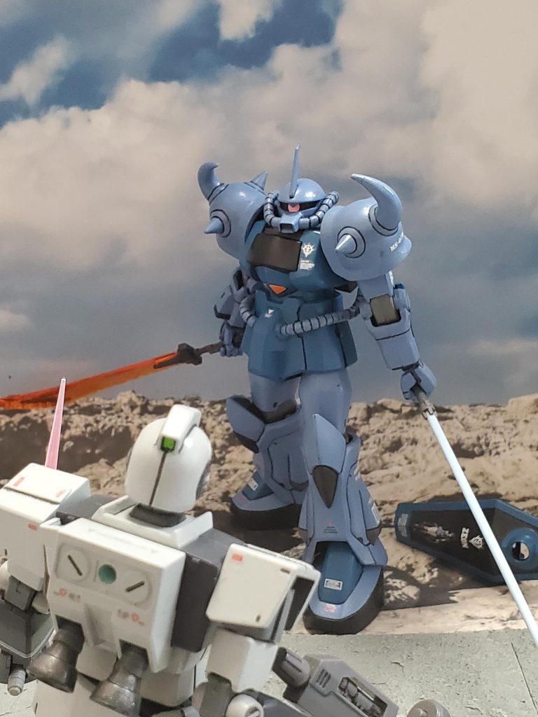 手強い敵エースとの対決もいよいよ佳境を迎える❗グフは盾を捨てヒートサーベルとヒート剣の二刀流~😅💦