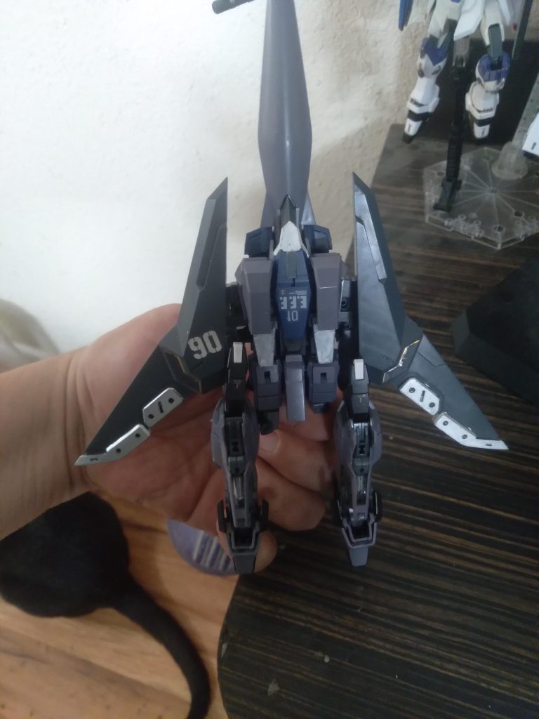Using the kotobukiya exceed binder parts, I tried to make it look more zeta-like