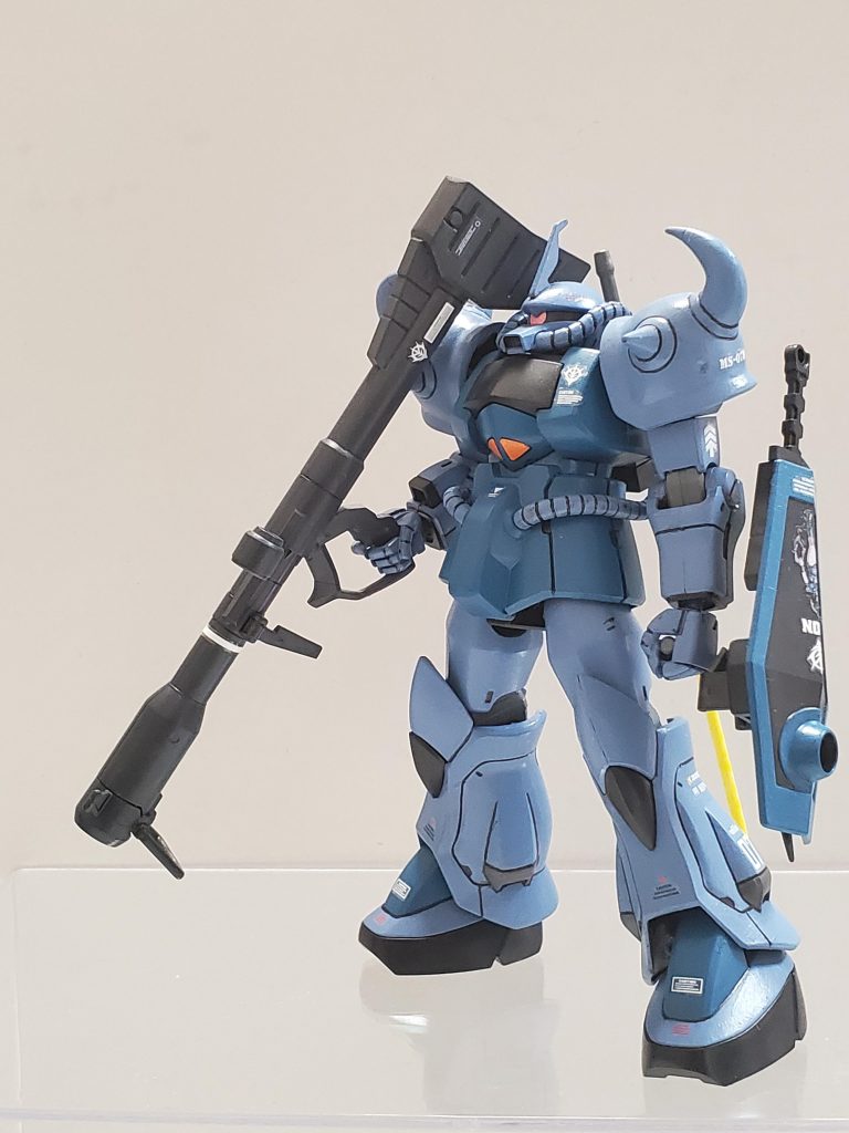 以上、エコプラ旧HGUCグフで制作したブリッツ中隊配備されたグフの戦いぶりでした~😊🎶今回は黒の成形色を活かしつつ、自分好みの青いグフに仕上げてます✨ボディ部など濃い🟦…ミディアムブルーとインディブルーを8:2で調色ヘッド腕足……オーシャンロウブルーを使用足スラスターなど……ミディアムグレーそして、アクションベースを接続しやすいように股間下には穴を開けました🎵バックパックには武器を追加装備出来るように改修👍✨装備もジャイアントバス、ヒート剣を追加❕シールド🛡️は手持ち出来るようにグリップを装着~😊🎶