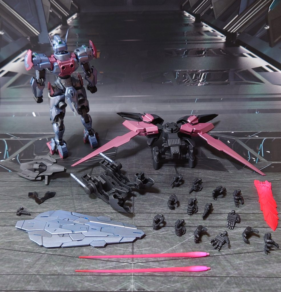 付属品一式。ビーム刃はリサーキュレーションカラー付属の、クリアピンク成型のものを塗装して使用。バックパックの加工内容としては、ルブリスのバックパック本体を上下に切り離し、下側を真鍮線でダークマターブースターと接続。ルブリスバックパック上側の接続用ボールジョイントも切り離し、ダークマターブースターの翼部分のジョイントと置き換え。ついでに、ルヴィアン本体含め肉抜き穴埋めを行っています。