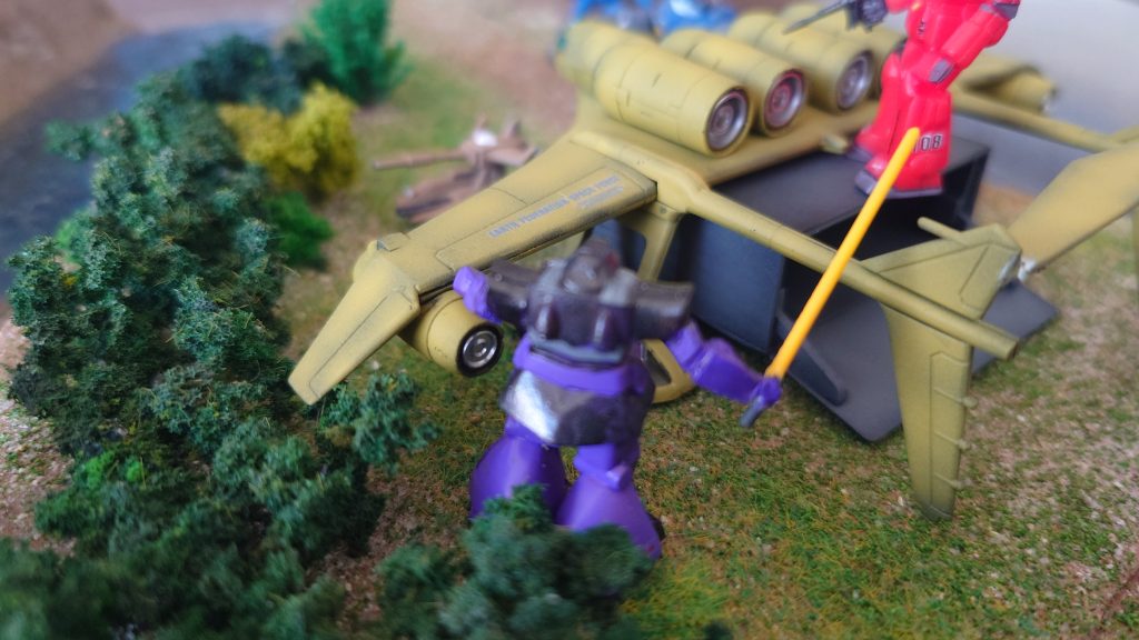 ガンキャノンvsドムミデアはコンテナがそのままだと小さかったので、プラバンで大きくしてます。