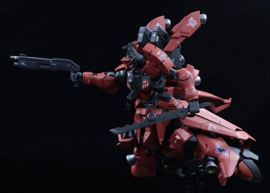 他にはショットガンとコンバットナイフを装備させてみました。