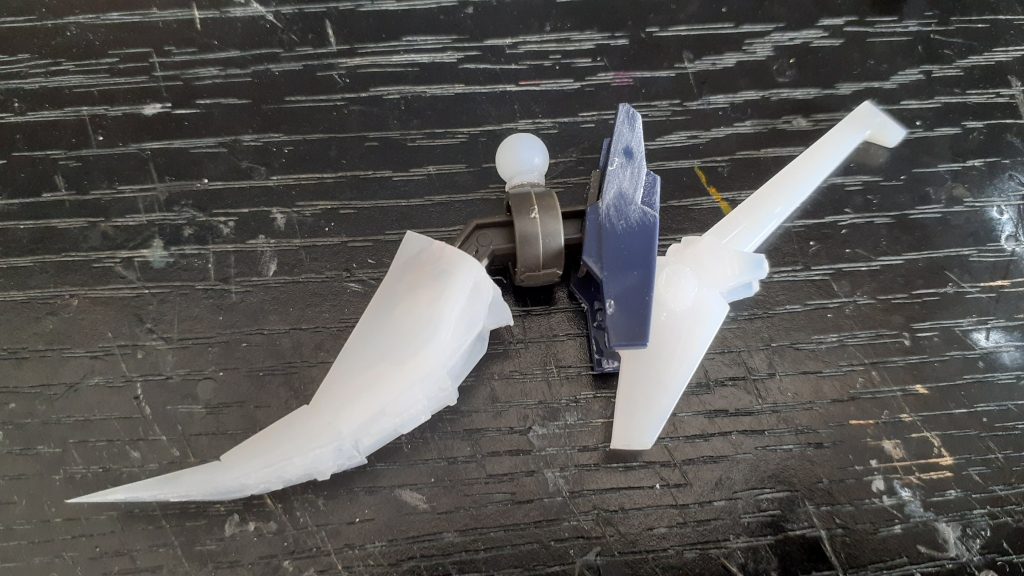 つま先と踵もガンダムフレームに対応できるように改造しました。