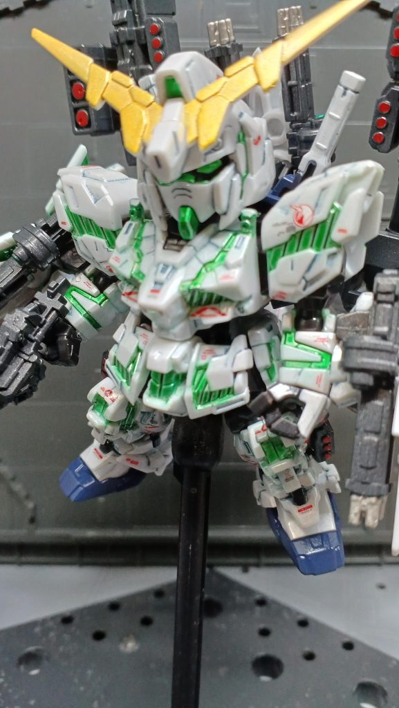 デカールは余ってるものの中からそれっぽく貼ってみました 