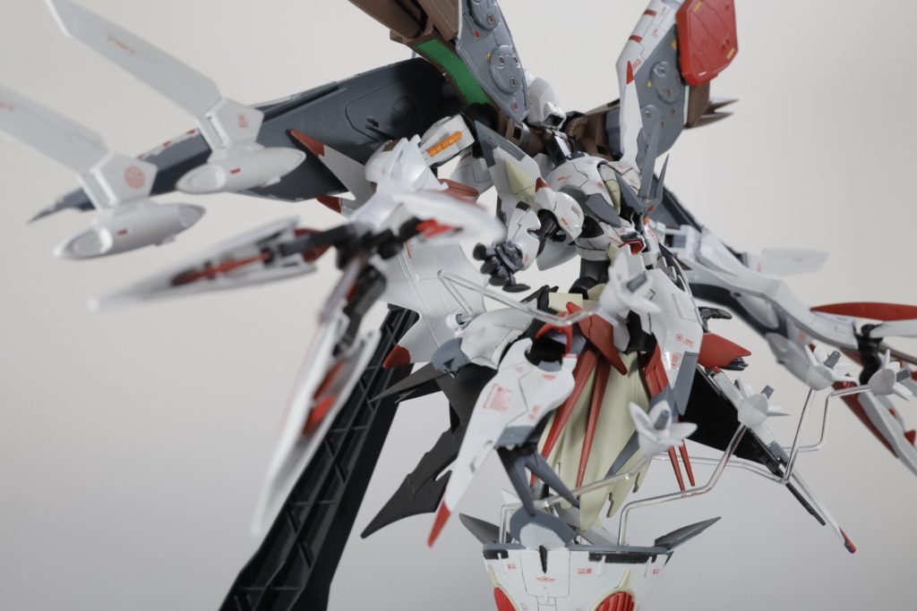 しれっとレギルスビットを真似したビットの緑部分を翼に仕込みました