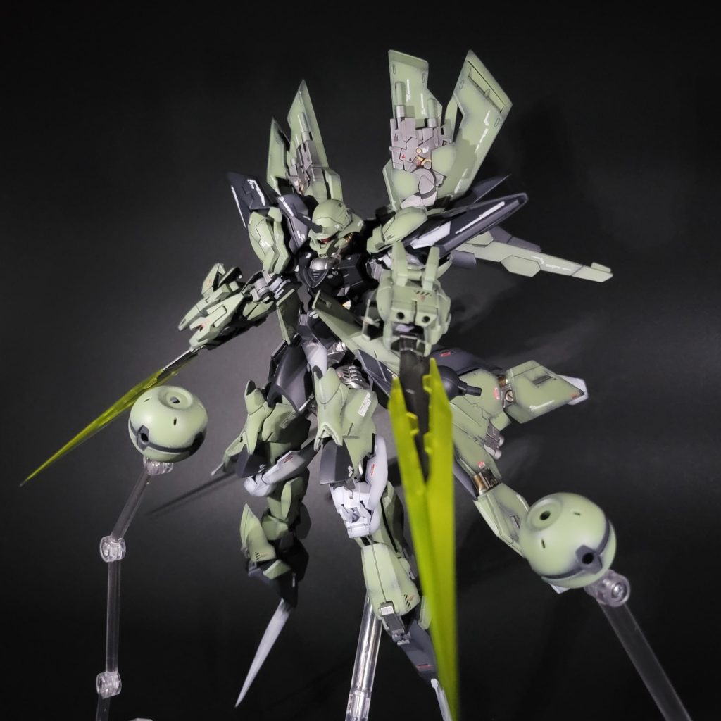 ジャミングポッド有線から無線に変更し、水星の魔女の世界では同じような能力で、宇宙世紀ではサイコジャミング装置みたいなイメージです。