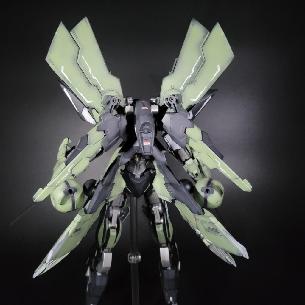 後ろ側今回も黒サフ吹いて、内部フレームは艶アリでその他は艶消し吹いてます。