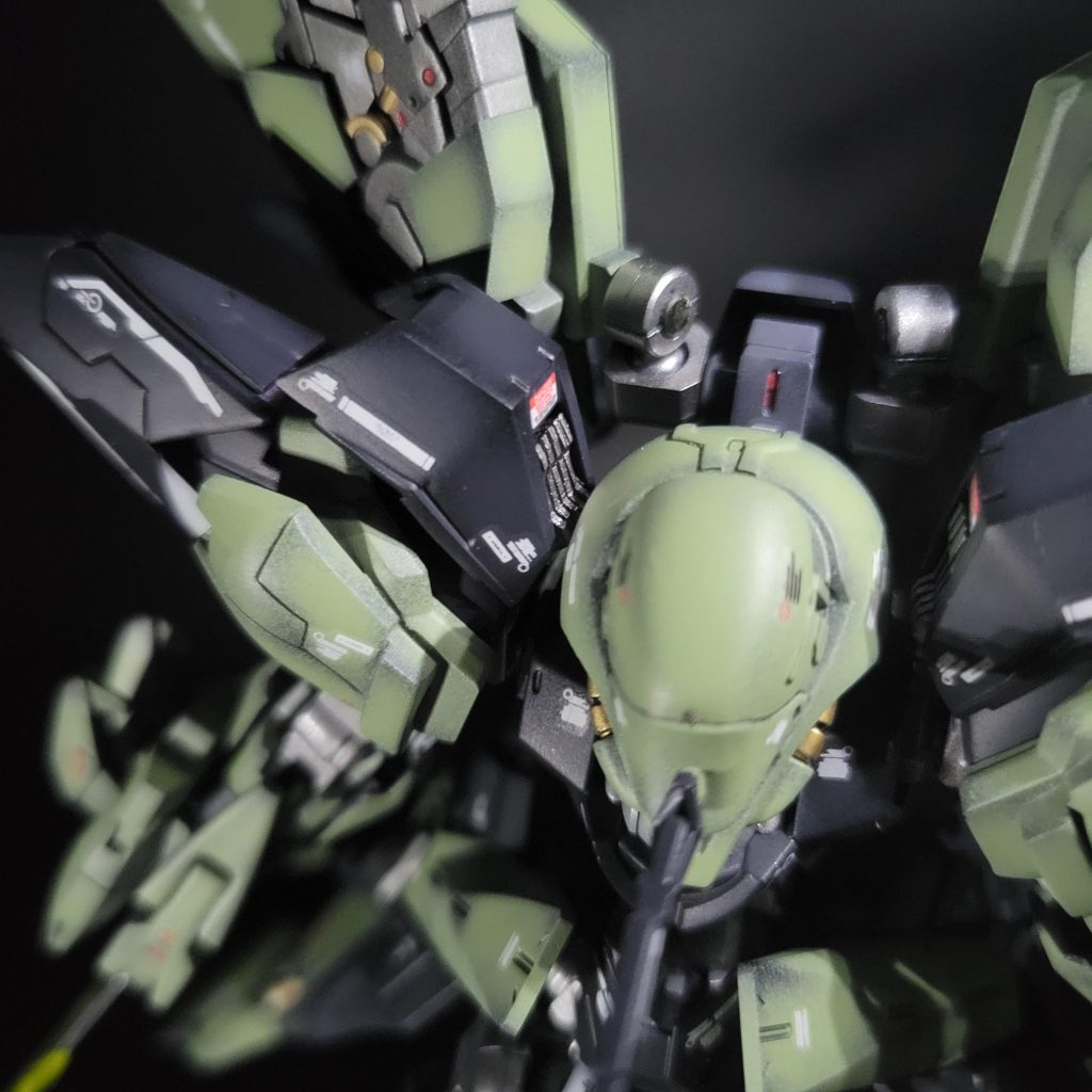 頑張って綺麗にした(つもりの)シイタケですが、肩を起こすとほぼ見えなくなります…