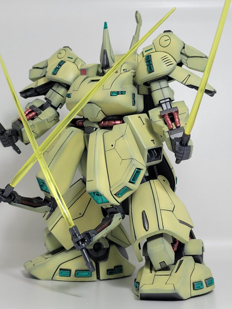 最後は定番のポージングで。ホント素組みではまっさらなキャンバスって感じで、やりたい放題できるが故にくどくなってしまったかなぁ、、、とか思いましたが、プレゼントした相手は喜んでくれたので、良しとします!いい勉強になりました!ここまでご覧いただきありがとうございました、コメントもしっかり代えさせていただきますので、どんなご意見でもいただけると嬉しいです!あ、お手柔らかにお願いしますww