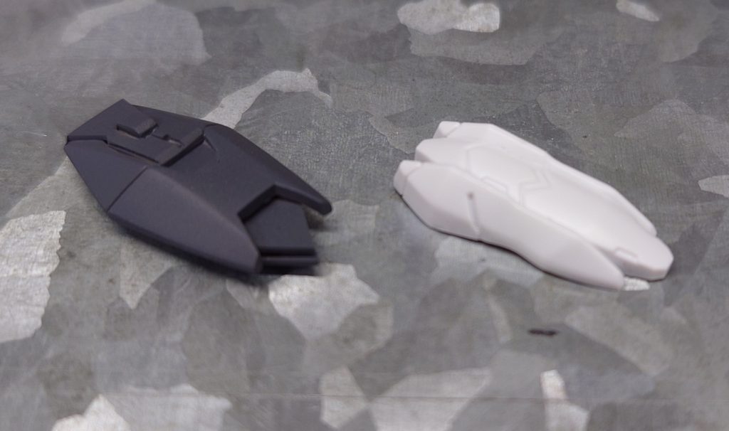 サイドアーマー部分です。右がキットのもので左が作成したもの。パーフェクトストライクフリーダムの腕の余りパーツだと思います笑プラ板とプラ棒でディテールアップしてみました！ 