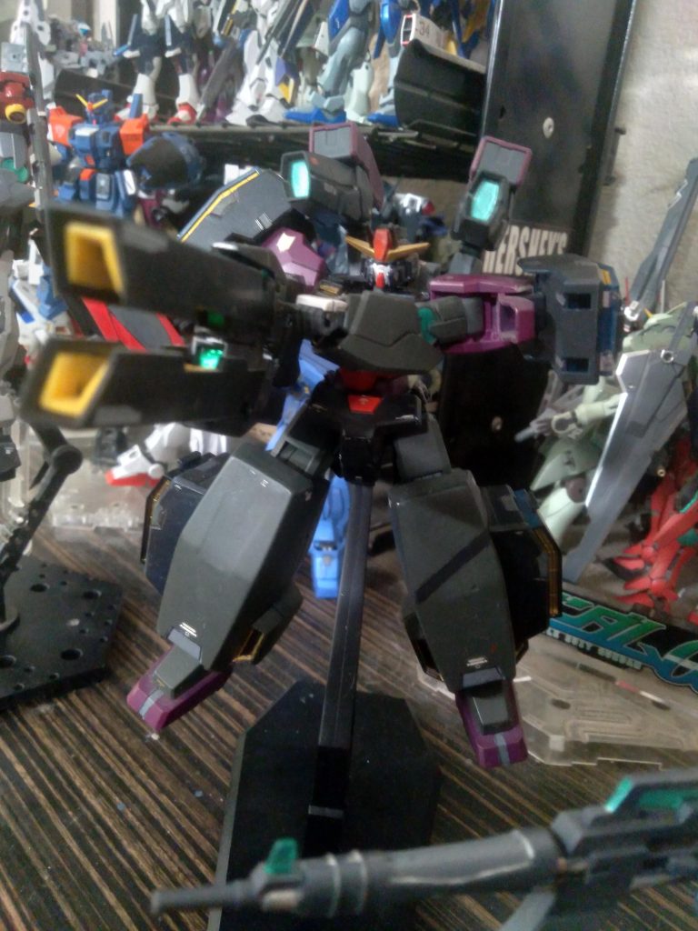 GN-R4 Gundam Oberon. The powerhouse of the team. Oberon is the only Gundam with a female meister. Equipped with 2 gn bazookas that have the ability to combine, 4 gn field emitters, 2 gn cannons, and 2 gn beam sabers.