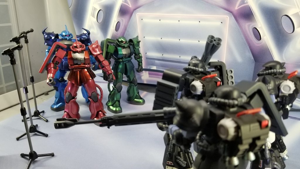 三連星「ハッハッハ、好きにはさせねぇよ。」G御三家「黒い三連星！」