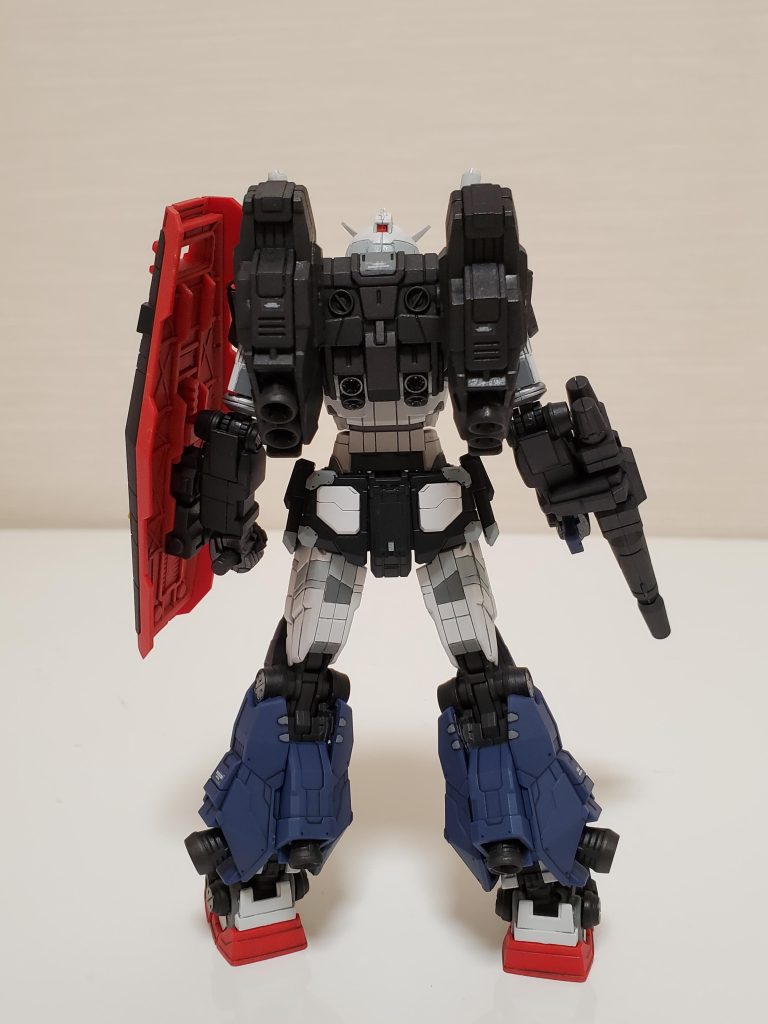 今回作りながら、通常のRX-78系と違う関節形状について「次世代骨格の実証試験機体で、その構想が後のムーバブルフレームに繋がる」などとオレ設定を想像して楽しんでおりました。そうしたら脚部の増加装甲も何となく0087年代のMSによく見られる形状に見えない事もないような…。