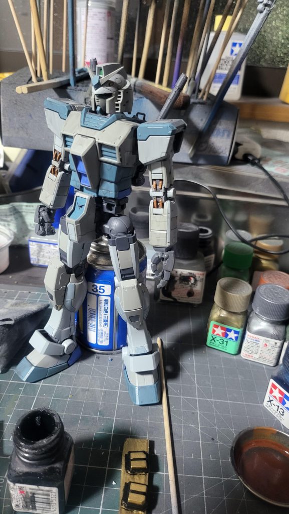 使用塗料白い部分明灰白色(日本海軍)(三菱系)青い部分インターミディエイトブルー MSライトブルー濃いグレー部分ガンシップグレー ジャーマングレー NATOブラック ガンメタル細かい所ではチタンゴールド,チタンシルバーメタリックブラウン フィールドグレー いずれもタミヤカラーとクレオス使ってます