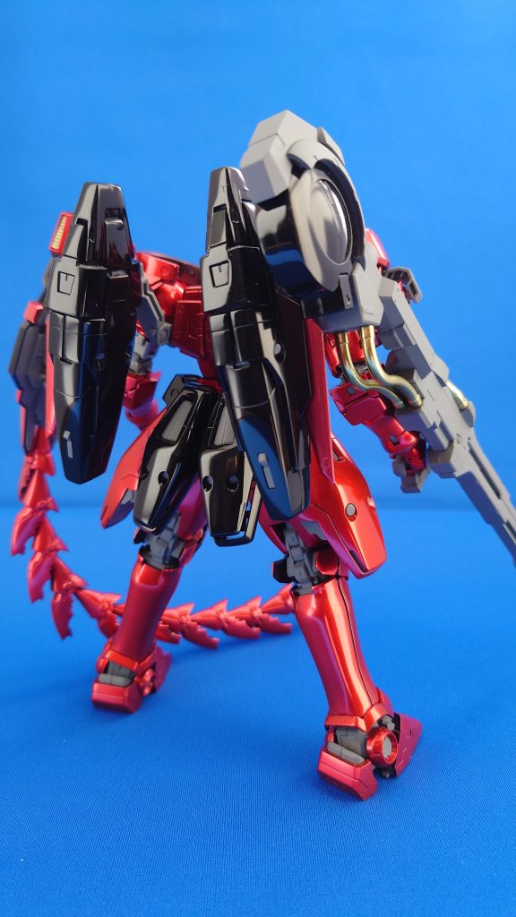 背面。光沢の黒が美しい。