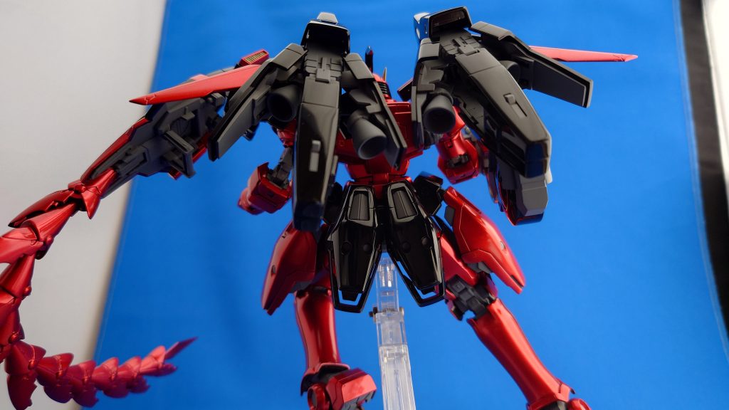 アクションポーズ背面。