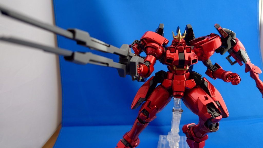 塗装剥げが怖いので、アクションポーズはこれだけです。左の上腕が、妖怪パアツカクシの餌食になってしまいました。