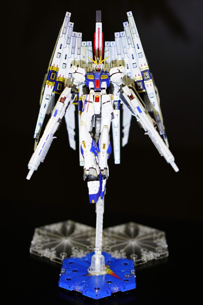 前回と同じポージングをさせてみましたが、ハイ・メガ・シールドは隠れるし、VNシールドは、目立たないしw