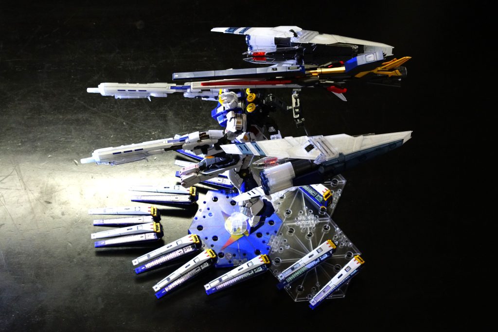 フィンファンネルは、パイロットの技量に大きく左右される為オミットし、代わりにアームドアーマーXCを装備することになった