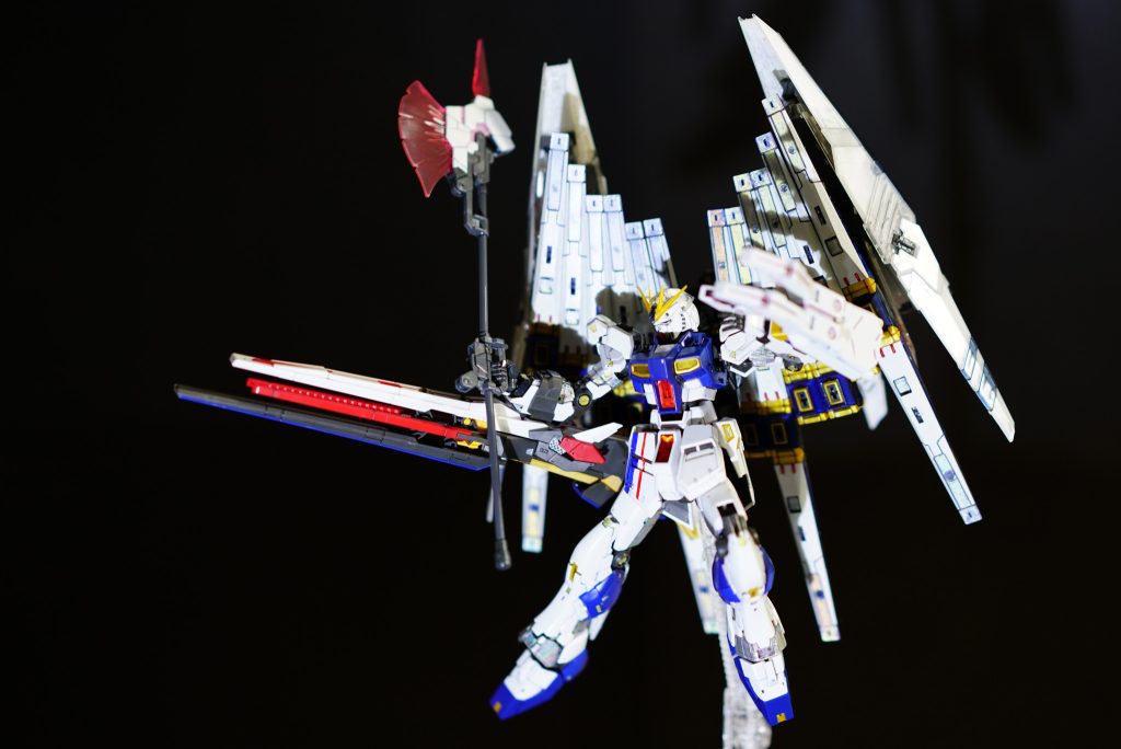 ロングレンジフィンファンネルは、大型で取り回しが悪かった為、威力より小型化を優先させ、アームドアーマーBSに改良された