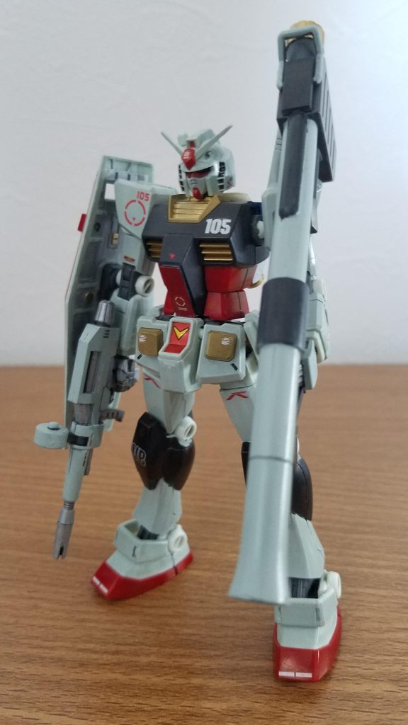 これが通常時の寒冷地ガンダムです。最初はこれで投稿しよう！と思ったんですが、やはり物足りない…コックピットハッチは、ジムっぽく平たい奴にしました。以下、ポージング画像です♪