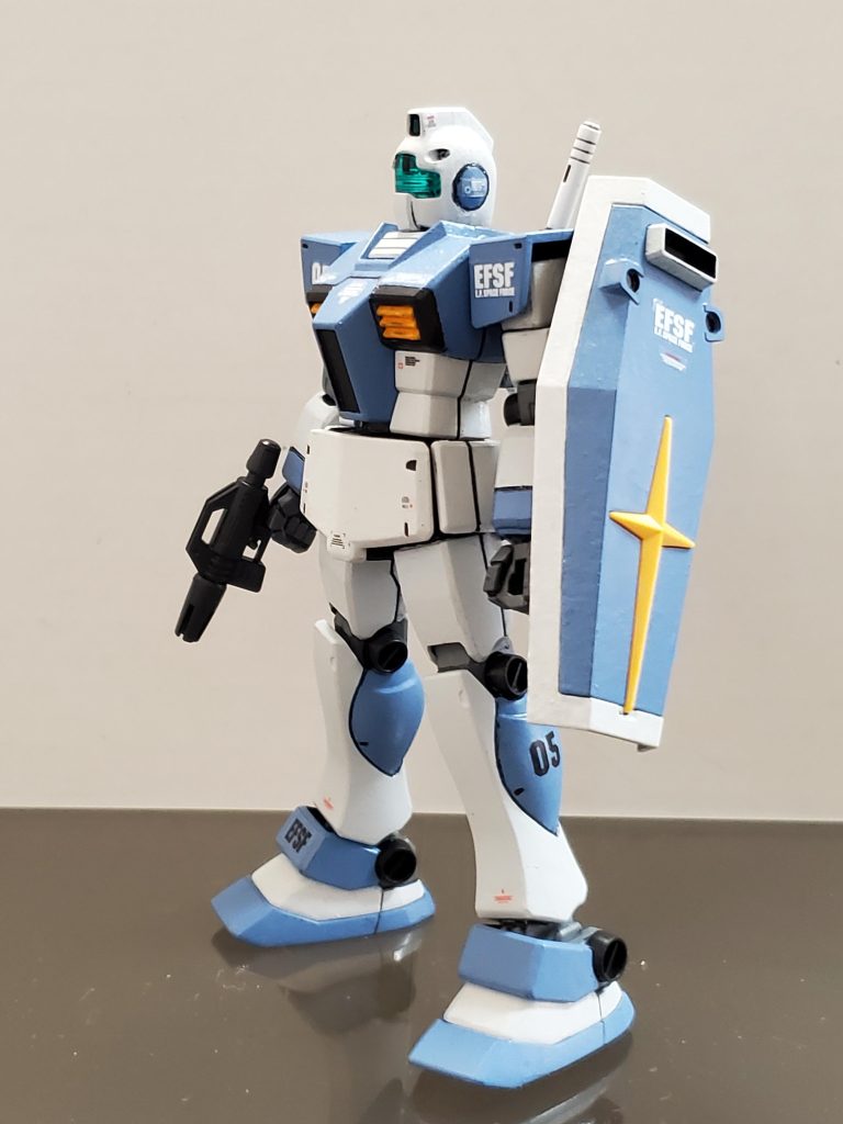 こちらは真っ黒なエコプラで制作した通常のジム❗これをベースに我が家のジャンクパーツをかき集めて高機動型ジムを生み出しました~👊✨