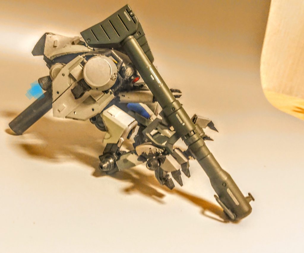 ガザAを水中仕様にした機体がAMX-003 ガザMです。「輝ける星作戦」におけるジオンマーズの主力のひとつです。 テレビ番組::ガンダムZZの没MS,,ガザM。大気圏を突破し、海面に着水、侵攻を開始する予定であったが、アクシズ艦隊ごと地球に降下したことで、MSが頑張らなくてもよくなり、没となった。んで、その際の開発データを参考にしたとか。  この設定………、藤岡さまの設定担当ちゃま、やっるねえ~~☆☆☆よしゅあん、よしゅあん♡。。。((( ・Θ・) ♪ 藤岡建機さま、あなたのwonderfulな世界が好きよ。延期中の設定資料集、いつまでもまってます。リハビリテーション、応援していますわっ。6巻登場「ガザ型」が気になって睡眠時間がeight  hours.