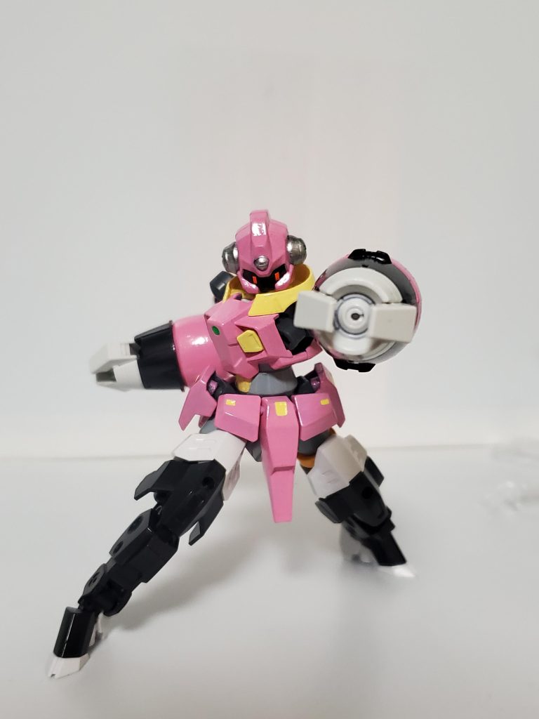 アームナックル高硬度のクローで殴りつける。速度の乗った一撃は絶大な破壊力。