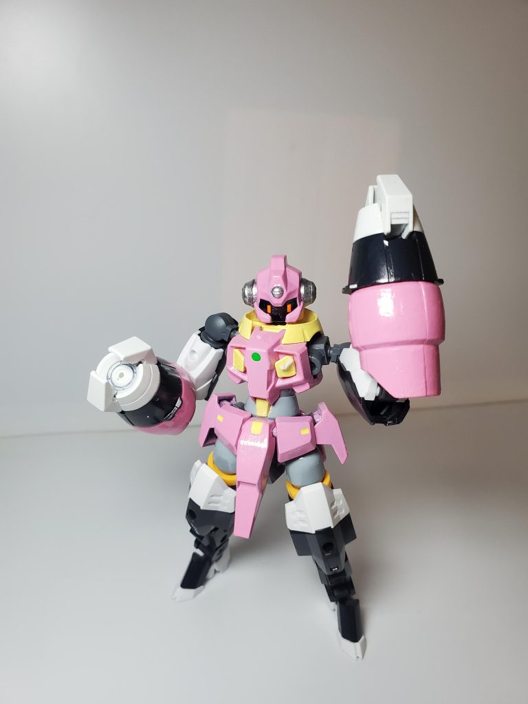 アームユニット腕部をユニット交換した姿。パワー重視のハンドパーツ、射出可能なワイヤーアーム、ビームユニット等、運送会社とは思えない装備である。そもそもこちらが最初の姿、通常の腕部ユニットは運送会社としての運用の為に装備している。