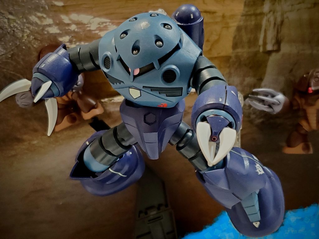 換装作業の最中、『ホワイトベース』が宇宙船ドックに入港🚢そして翌日、ジオン大部隊がジャブローに攻略作戦を展開してきた💦ガウによる降下部隊の他、潜水部隊の水路からの侵入もあり地下の本部及び宇宙船ドックは激しい戦場と化していた❗しかし、特命を受けてると思われる水中型MS部隊がMS開発区画に侵入💦狙いは新型ガンダムタイプの奪取または破壊が目的と考えられる…😔✨