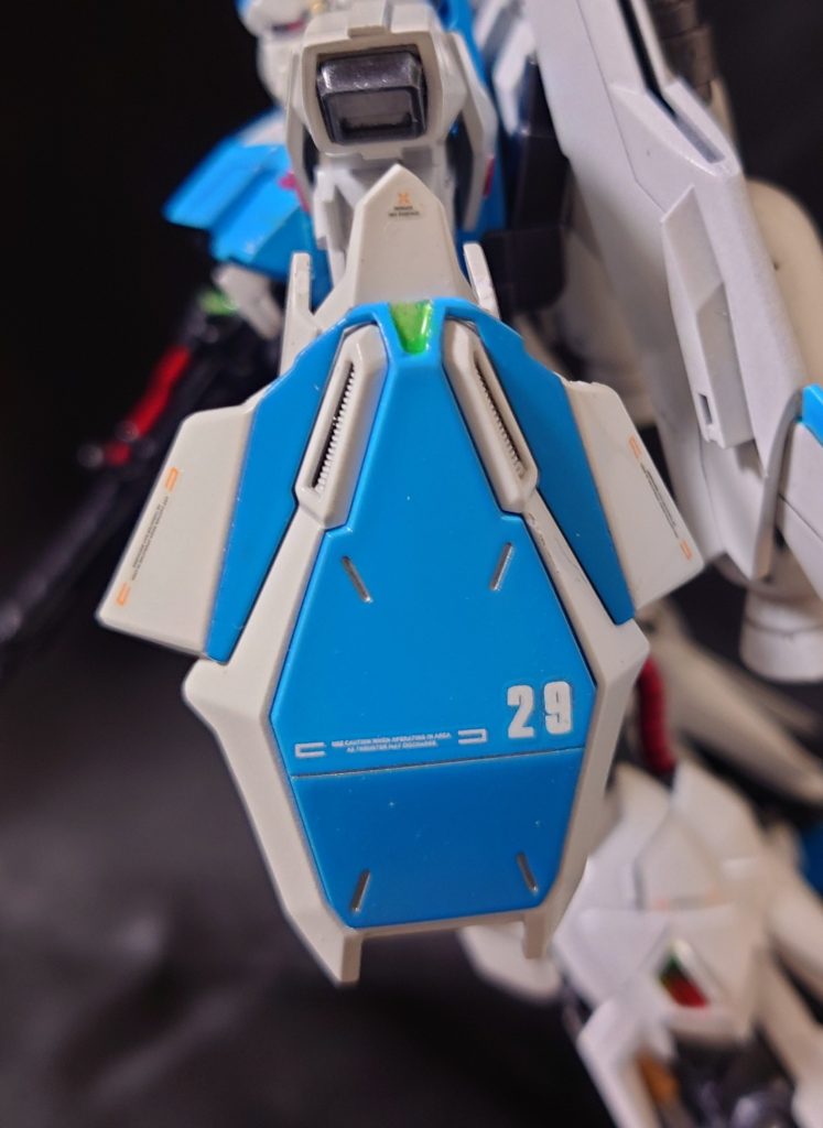 AEにて別途開発中の機体のシールドから部品の一部を取り寄せ「ウミガメ型」シールドに。