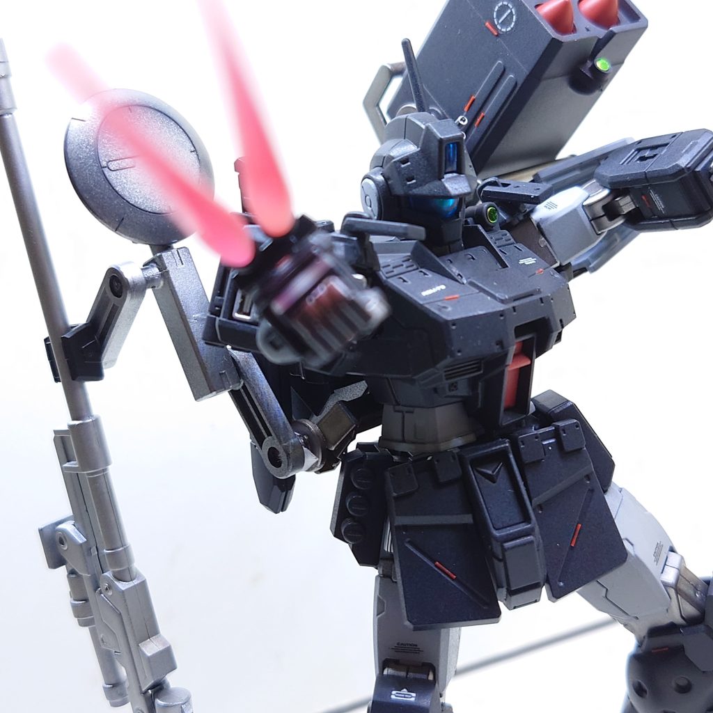 腕部ビームサーベルそのまま発振させることも可能