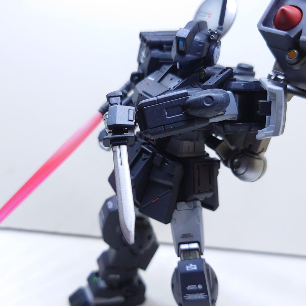 コンバットナイフ局所攻撃に適し、敵機体を爆発させずに無力化することができる