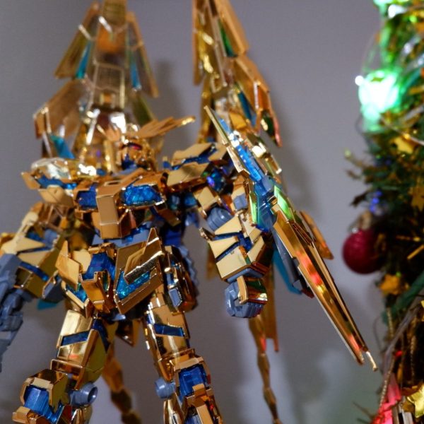 クリスマス　ユニコーンガンダム03フェネクス　ゴールドコーティング　HG